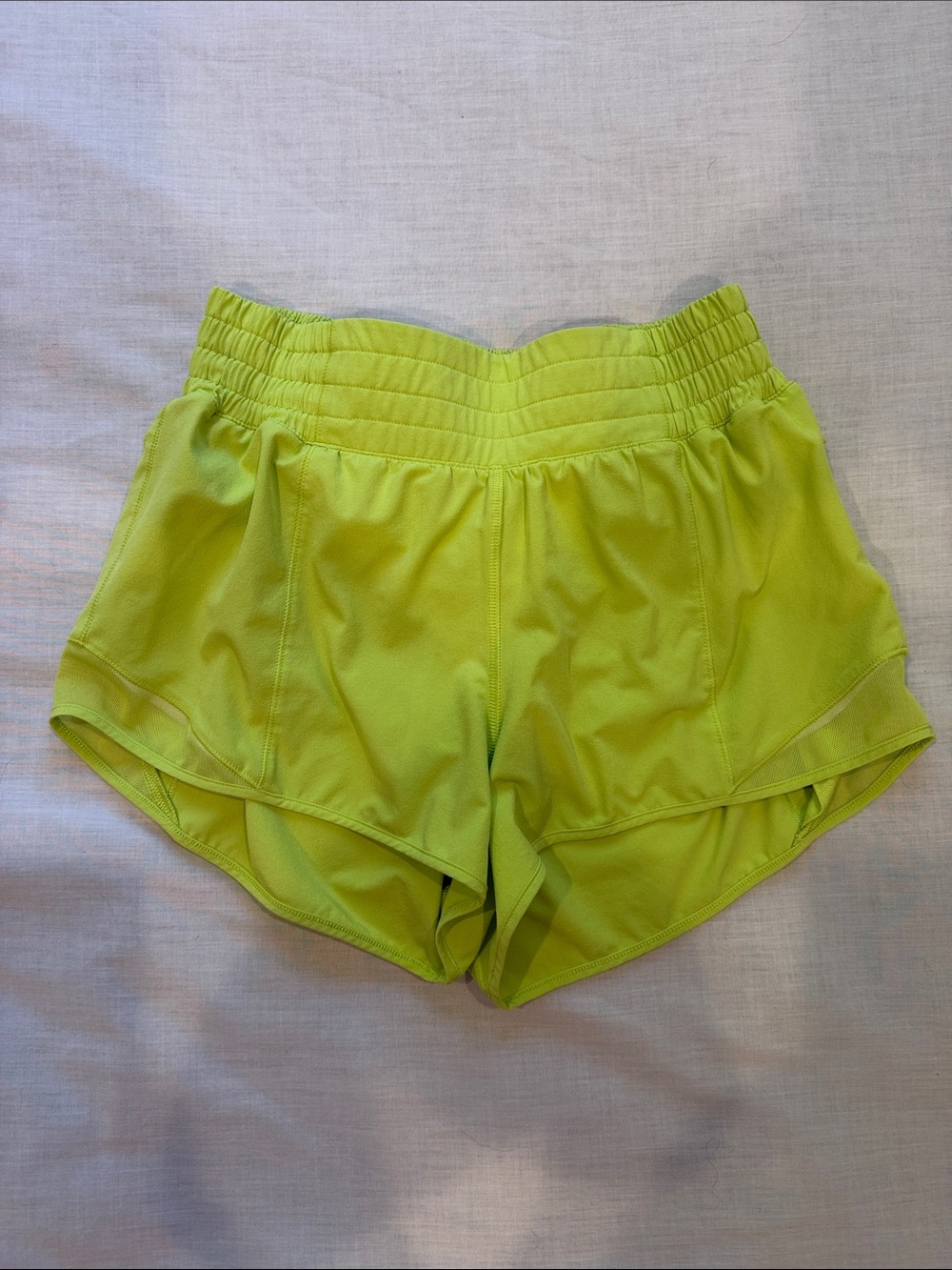 Lululemon Athletica High Rise Hotty Hot 2.5” Bright Green Short US4